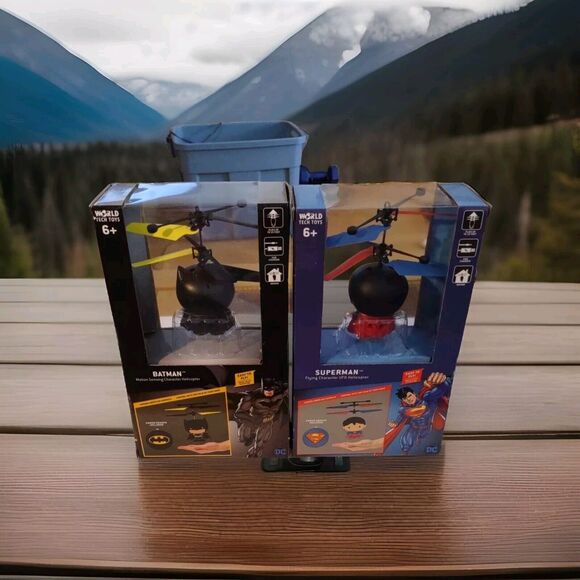 Lot Of 2 World Tech Toys UFO Helicopter Set, Batman And Superman - Picture 2 of 2